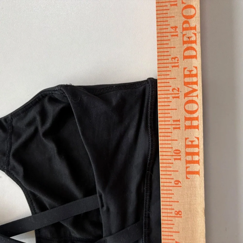 Lululemon Black Strappy Back Sports Bra Women's‎ Size 4 Workout Yoga Athletic